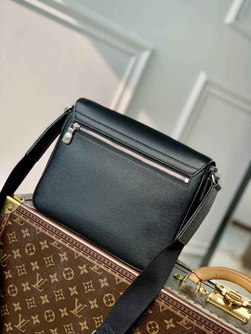 Louis Vuitton M30850 District PM Taiga Leather Bag Black