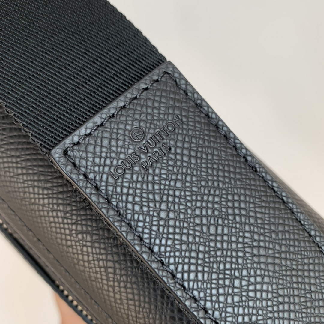 Louis Vuitton M30850 District PM Taiga Leather Bag Black