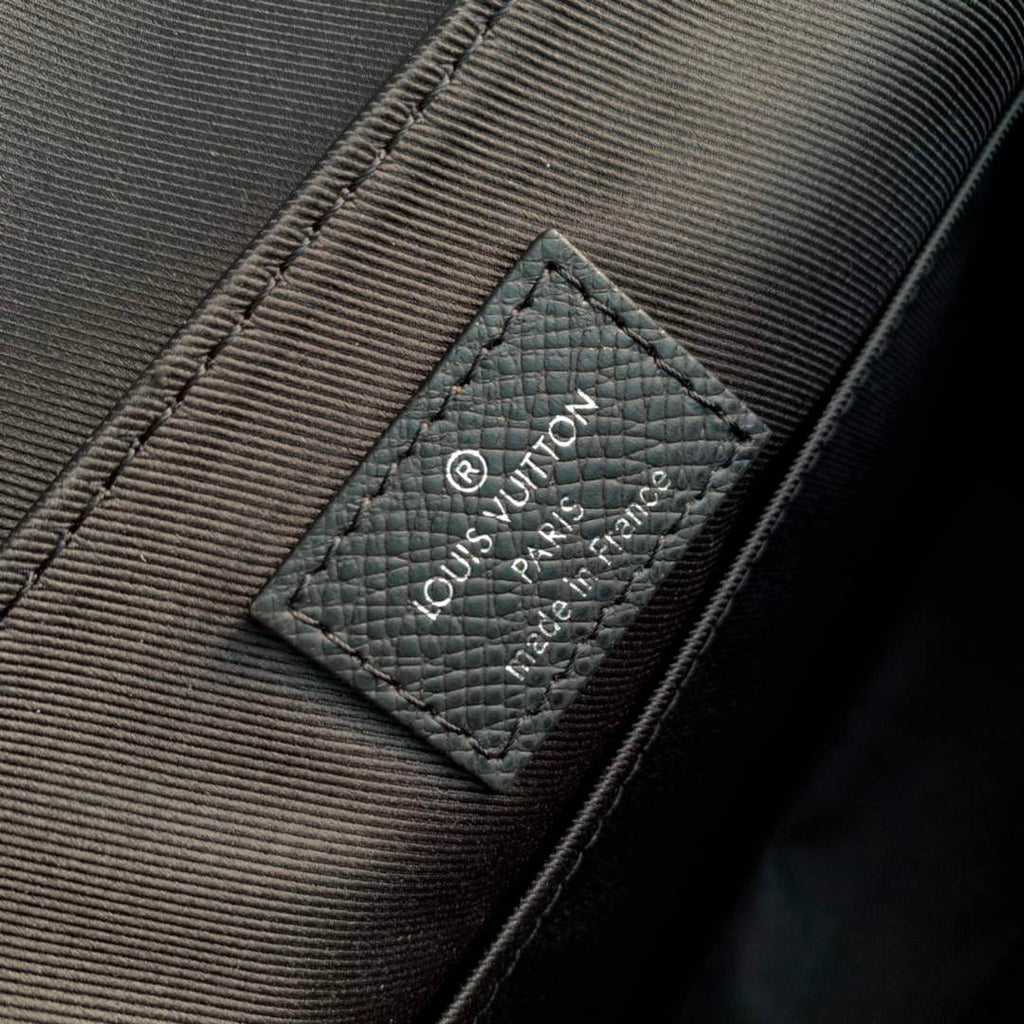 Louis Vuitton M30850 District PM Taiga Leather Bag Black