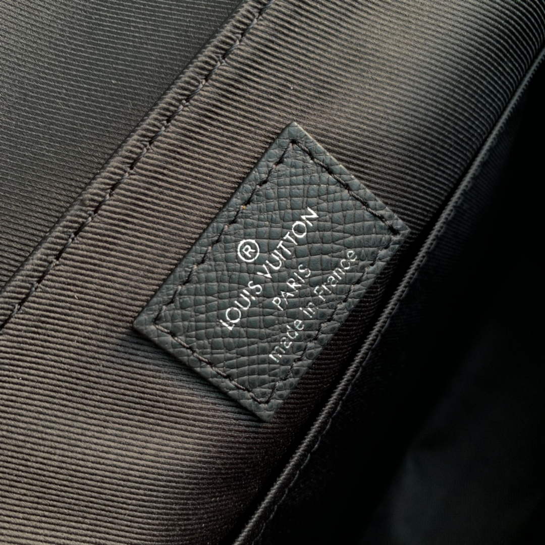 Louis Vuitton M30850 District PM Taiga Leather Bag Black