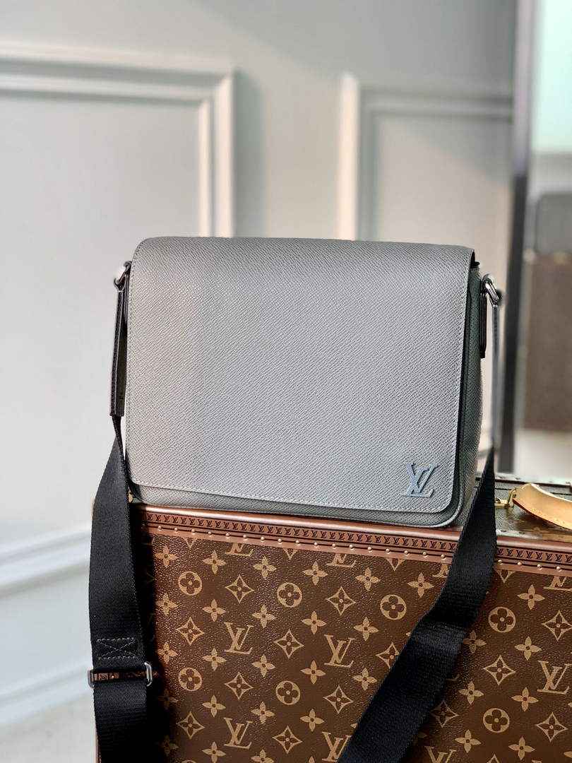 Louis Vuitton M30851 District PM Taiga Leather Bag Gray