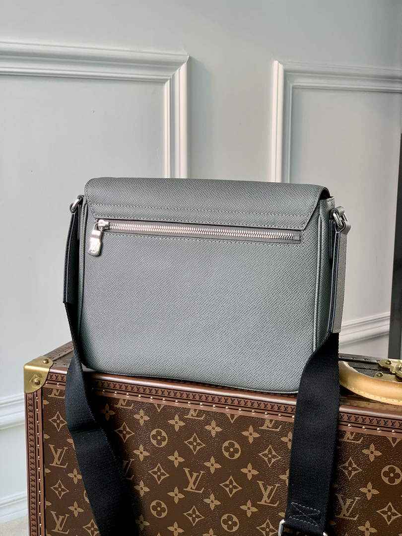 Louis Vuitton M30851 District PM Taiga Leather Bag Gray