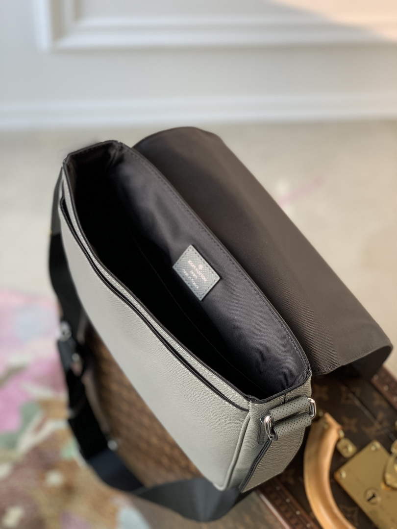 Louis Vuitton M30851 District PM Taiga Leather Bag Gray
