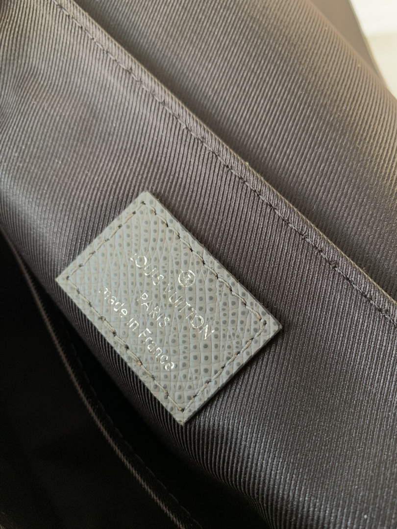 Louis Vuitton M30851 District PM Taiga Leather Bag Gray