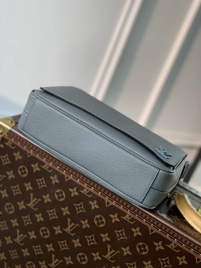 Louis Vuitton M30851 District PM Taiga Leather Bag Gray