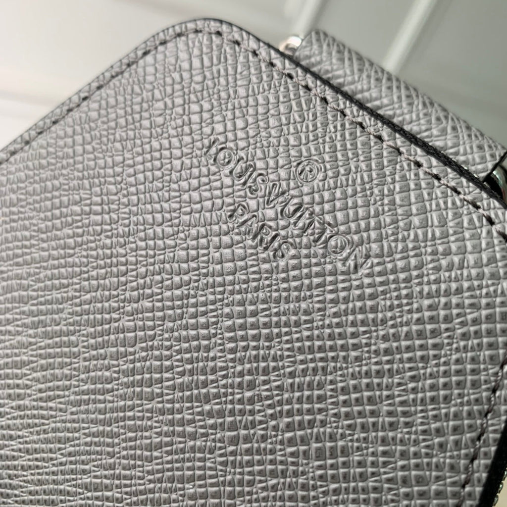 Louis Vuitton M30859 Avenue Slingbag Bag Taïga Leather Gray