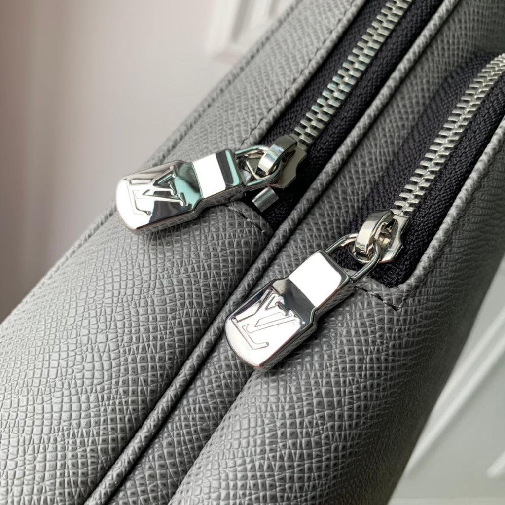 Louis Vuitton M30859 Avenue Slingbag Bag Taïga Leather Gray