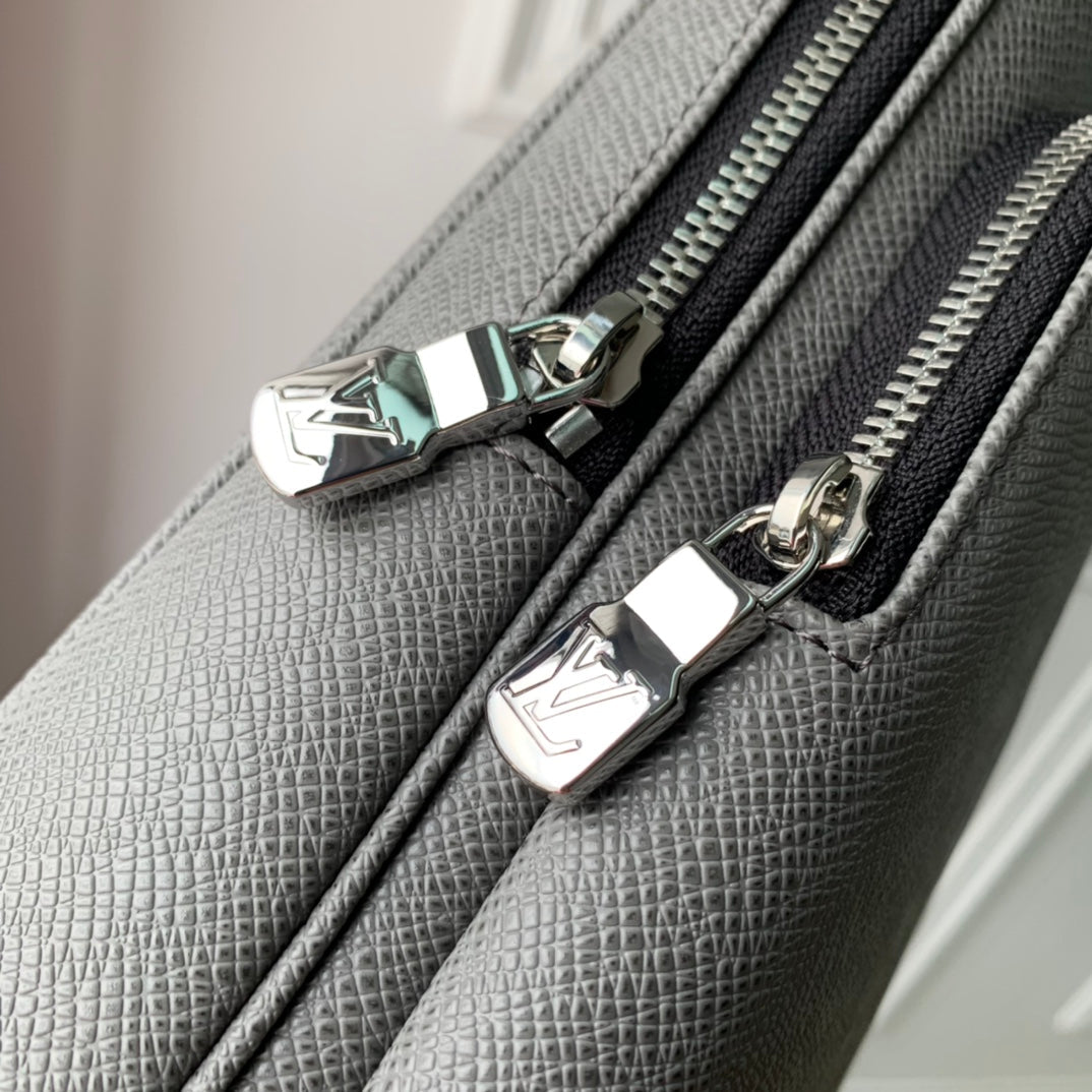 Louis Vuitton M30859 Avenue Slingbag Bag Taïga Leather Gray