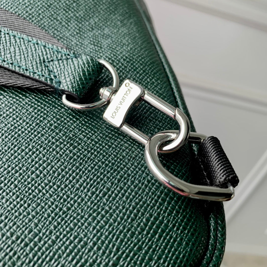 Louis Vuitton M30860 Avenue Slingbag Bag Taïga Leather Green