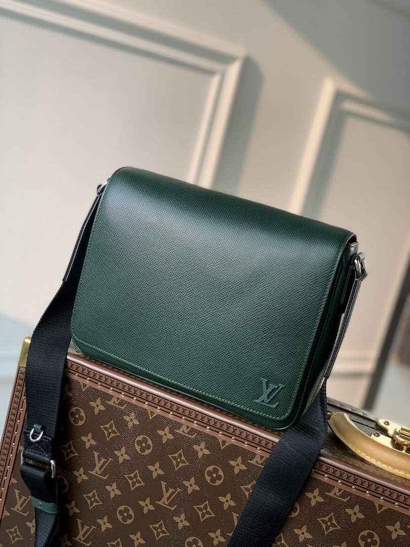 Louis Vuitton M30861 District PM Taiga Leather Bag Green