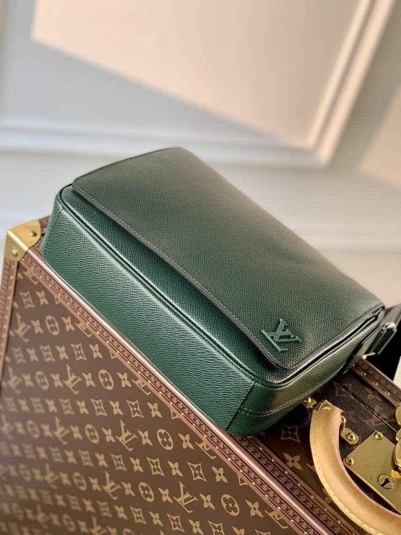 Louis Vuitton M30861 District PM Taiga Leather Bag Green