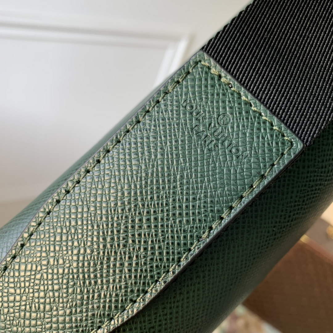 Louis Vuitton M30861 District PM Taiga Leather Bag Green