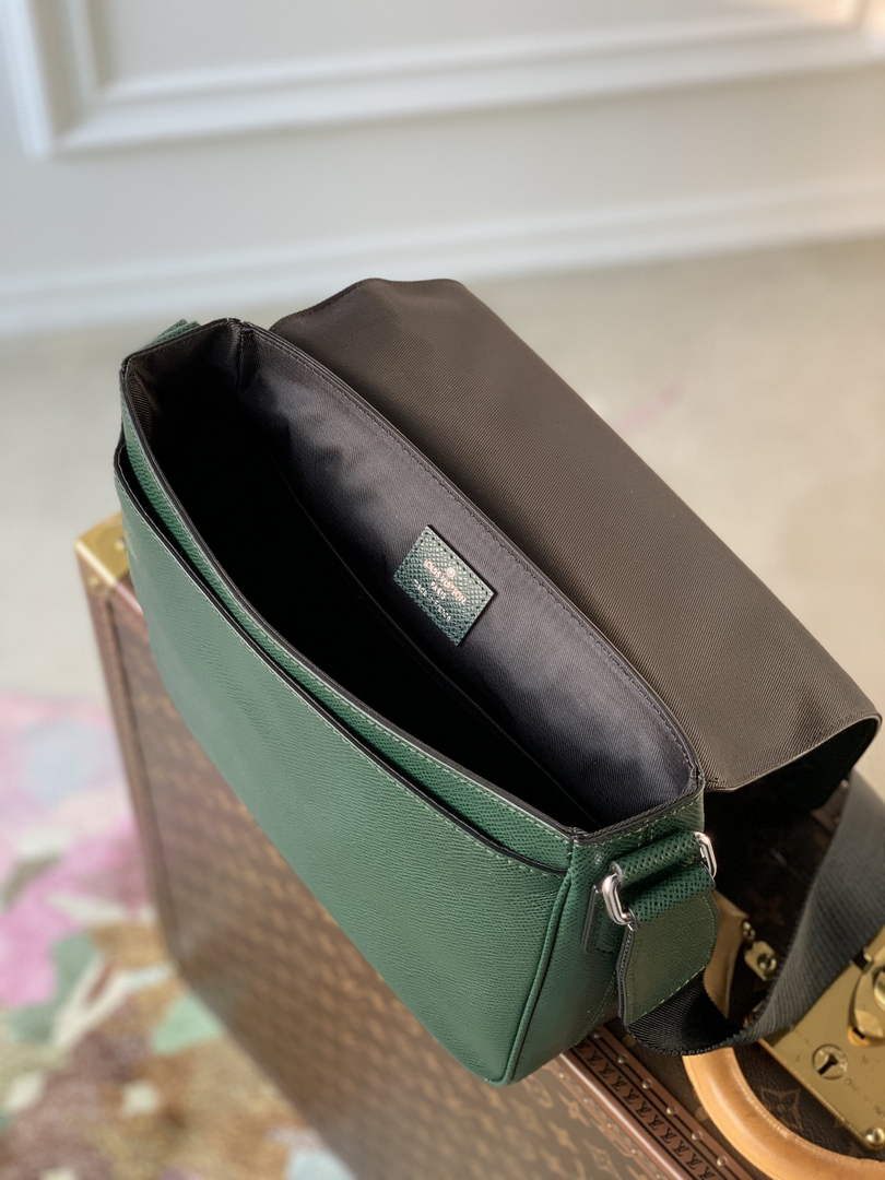 Louis Vuitton M30861 District PM Taiga Leather Bag Green