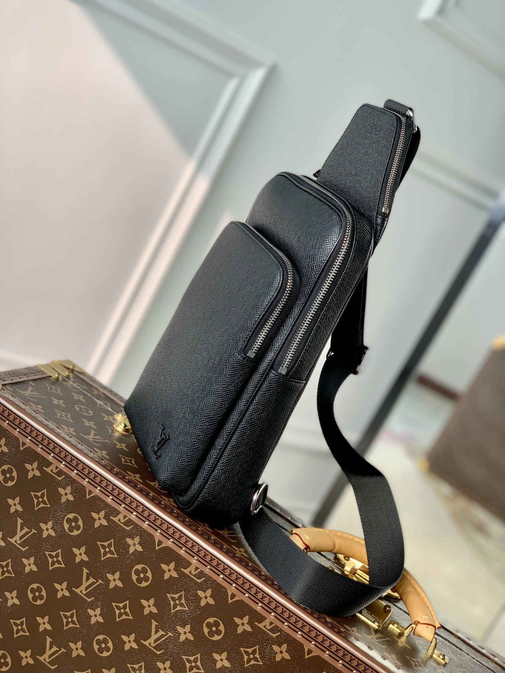 Louis Vuitton M30443 Avenue Slingbag Bag Taïga Leather Black