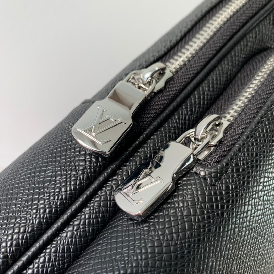 Louis Vuitton M30443 Avenue Slingbag Bag Taïga Leather Black
