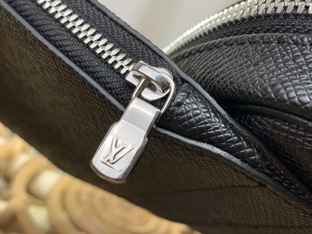Louis Vuitton M30863 Avenue Slingbag Bag Black Taiga cowhide leather