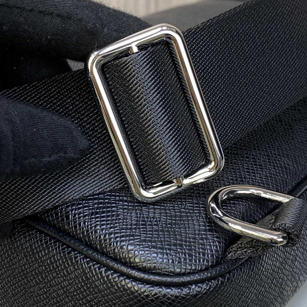 Louis Vuitton M30863 Avenue Slingbag Bag Black Taiga cowhide leather