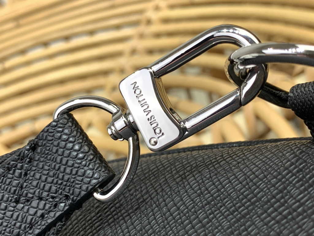 Louis Vuitton M30863 Avenue Slingbag Bag Black Taiga cowhide leather