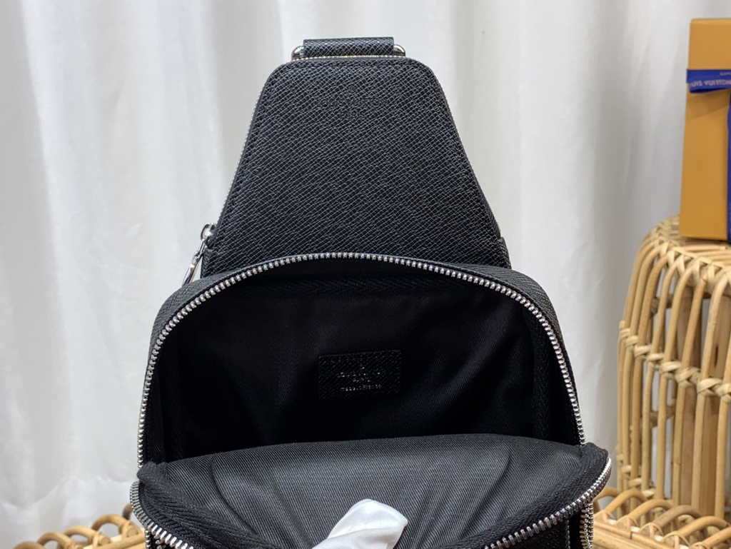 Louis Vuitton M30863 Avenue Slingbag Bag Black Taiga cowhide leather