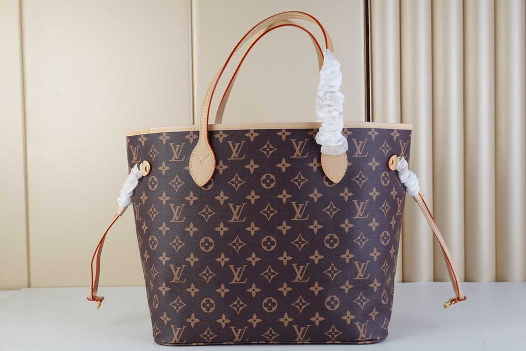 Louis Vuitton M40699 Neverfull MM Monogram Leather Dog