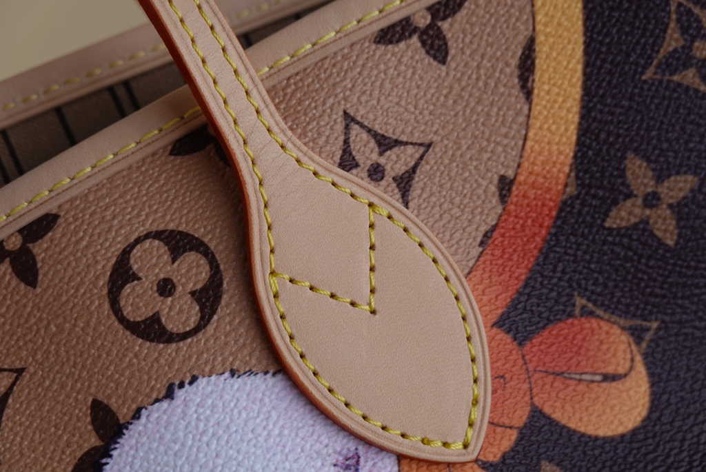 Louis Vuitton M40699 Neverfull MM Monogram Leather Dog