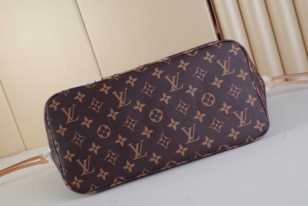 Louis Vuitton M40699 Neverfull MM Monogram Leather Cat