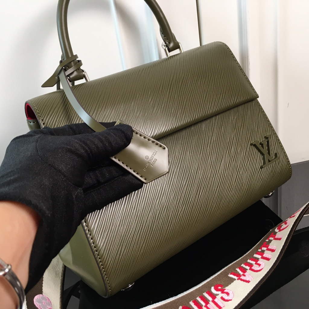 Louis Vuitton M41312 Cluny BB Bag Epi Leather Green - Default Title - View 4