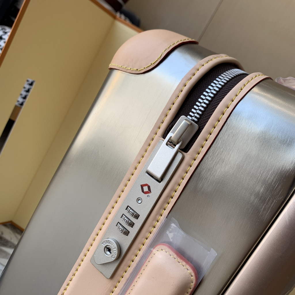 Louis Vuitton M42667 Horizon 55 Monogram Other Travel Bag