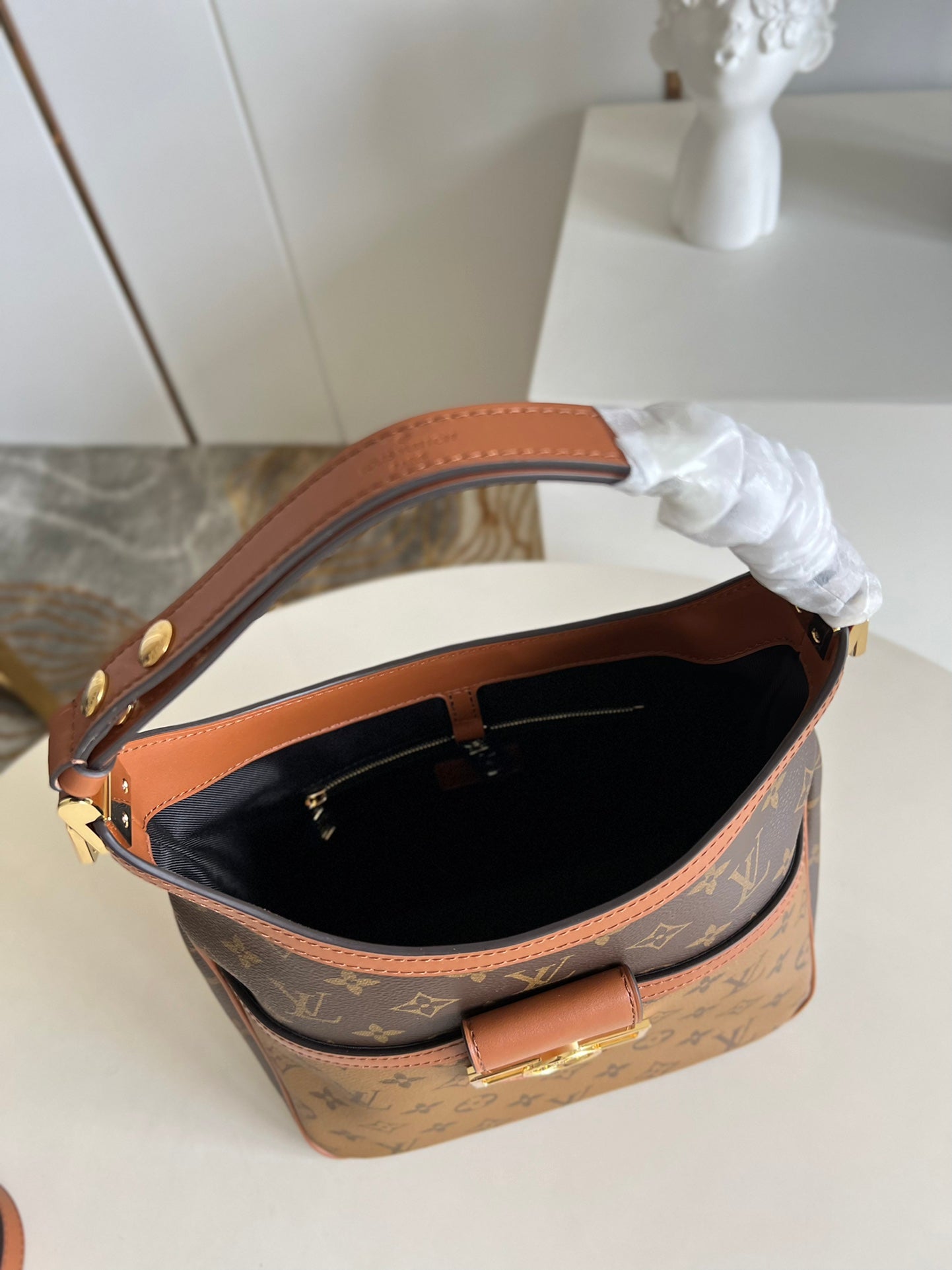 Louis Vuitton M45194 Hobo Dauphine PM Monogram Canvas - 24 x 27 x 11 cm / Monogram Canvas / Calfskin trim - View 9