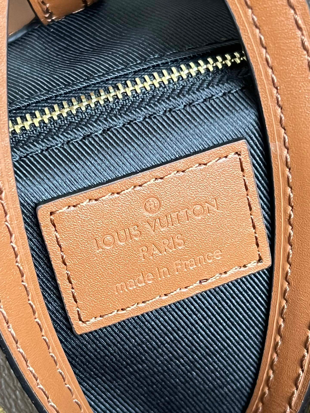 Louis Vuitton M45194 Hobo Dauphine PM Monogram Canvas - 24 x 27 x 11 cm / Monogram Canvas / Calfskin trim - View 7