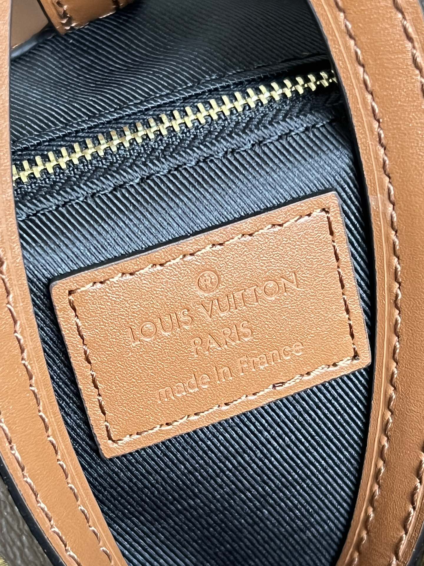 Louis Vuitton M45194 Hobo Dauphine PM Monogram Canvas - 24 x 27 x 11 cm / Monogram Canvas / Calfskin trim - View 7