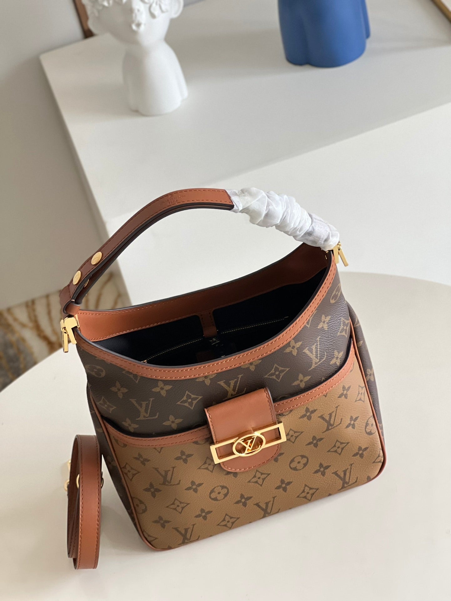 Louis Vuitton M45194 Hobo Dauphine PM Monogram Canvas - 24 x 27 x 11 cm / Monogram Canvas / Calfskin trim - View 5
