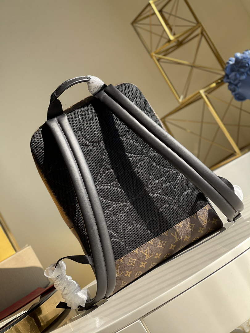 Louis Vuitton M45335 Dean backpack Monogram Black