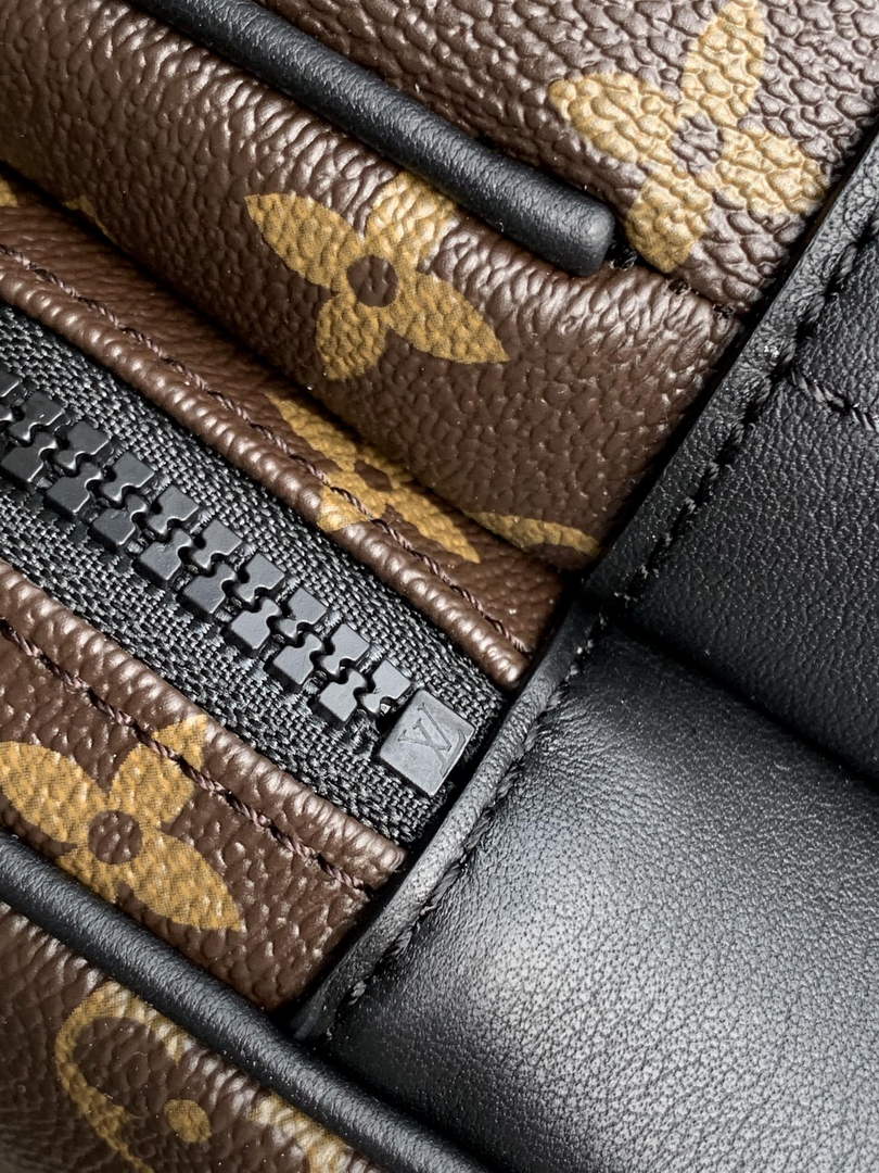 Louis Vuitton M45335 Dean backpack Monogram