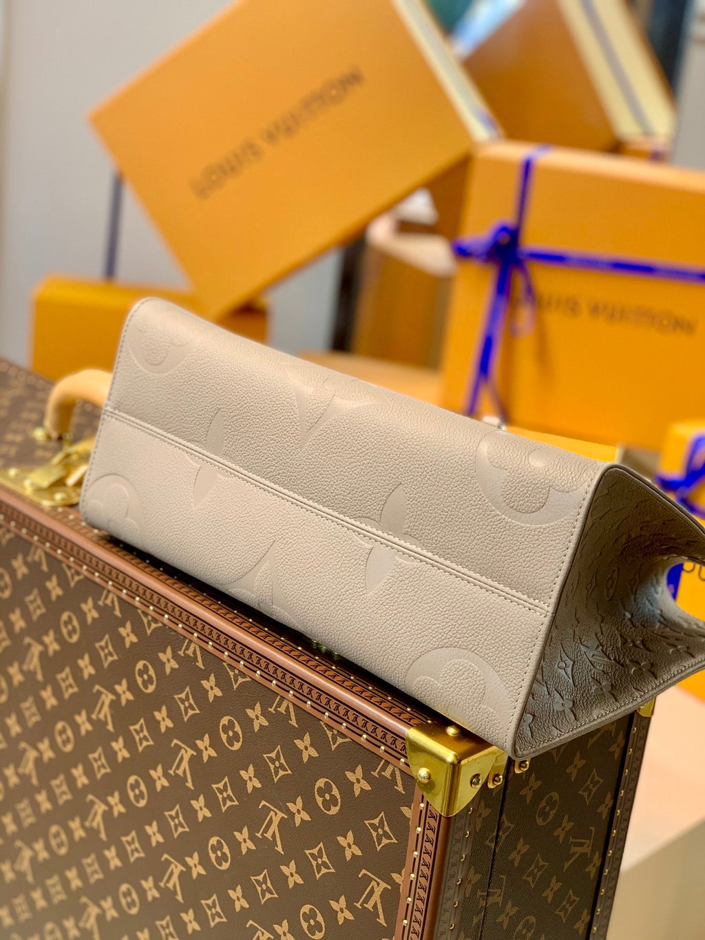 Louis Vuitton M45607 OnTheGo MM Tote Bag Beige - Default Title - View 3