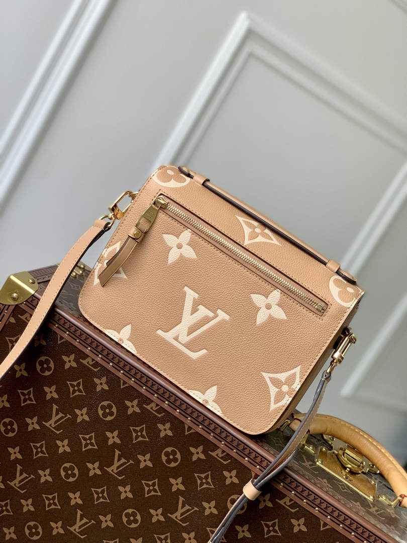Louis Vuitton M45809 Pochette Métis Bicolor Monogram Leather