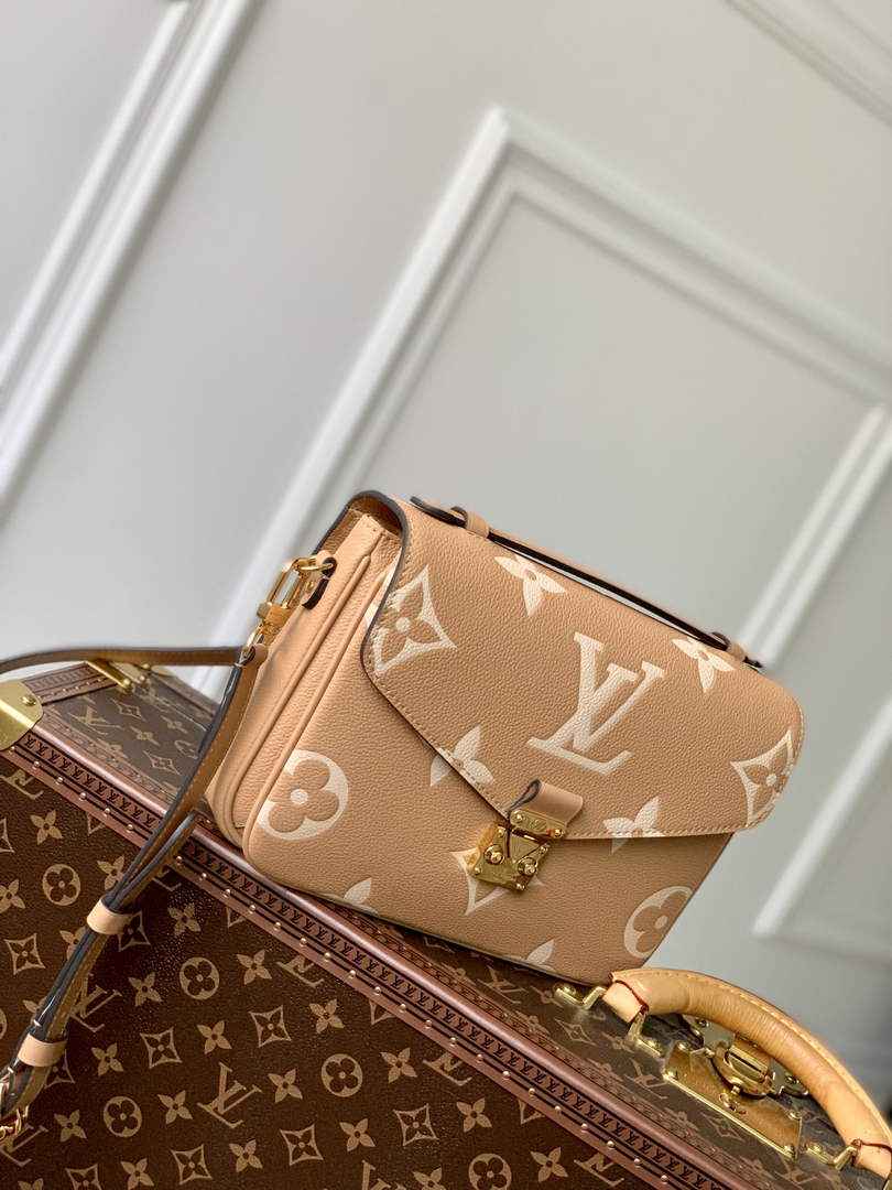 Louis Vuitton M45809 Pochette Métis Bicolor Monogram Leather