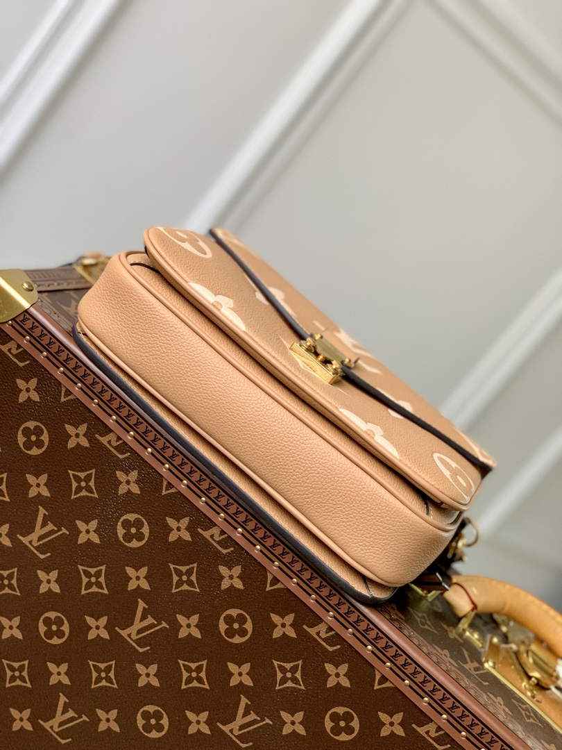 Louis Vuitton M45809 Pochette Métis Bicolor Monogram Leather