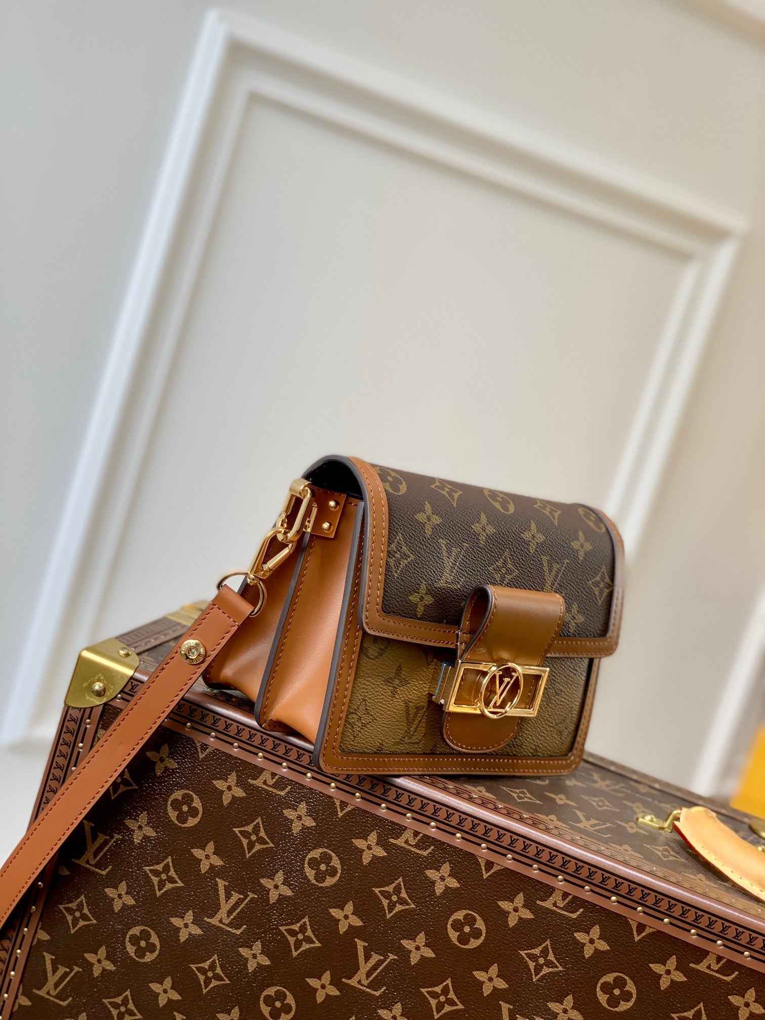 Louis Vuitton M45959 Mini Dauphine Shoulder bag monogram