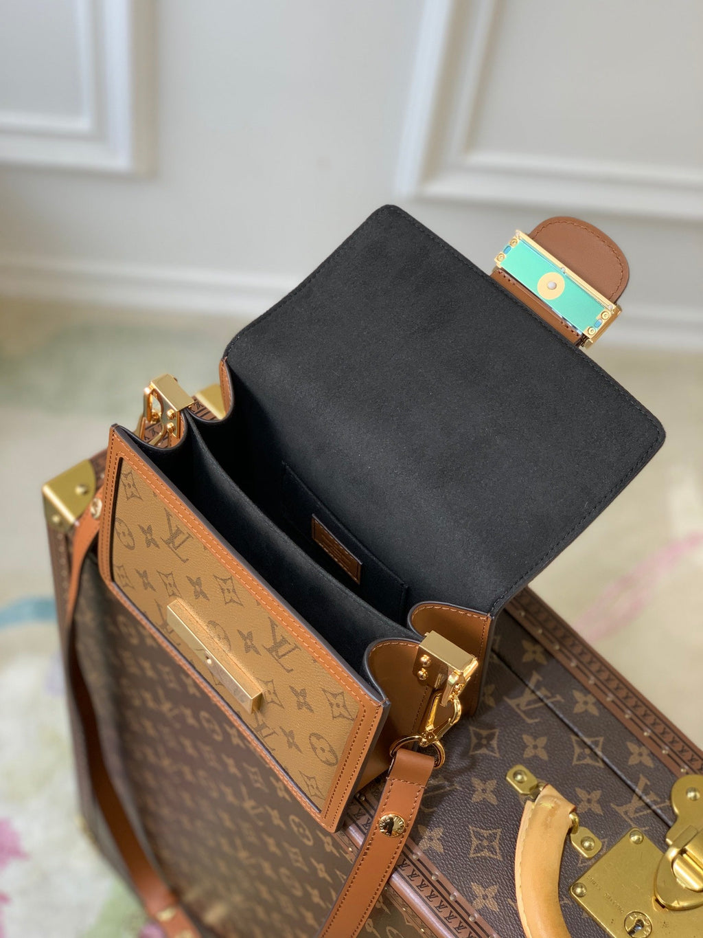 Louis Vuitton M45959 Mini Dauphine Shoulder bag monogram - 20 x 15 x 9 cm / monogram / Cowhide-leather trim - View 7