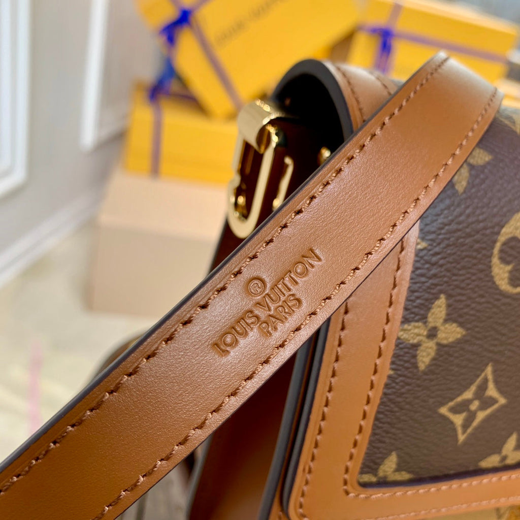 Louis Vuitton M45959 Mini Dauphine Shoulder bag monogram - 20 x 15 x 9 cm / monogram / Cowhide-leather trim - View 8
