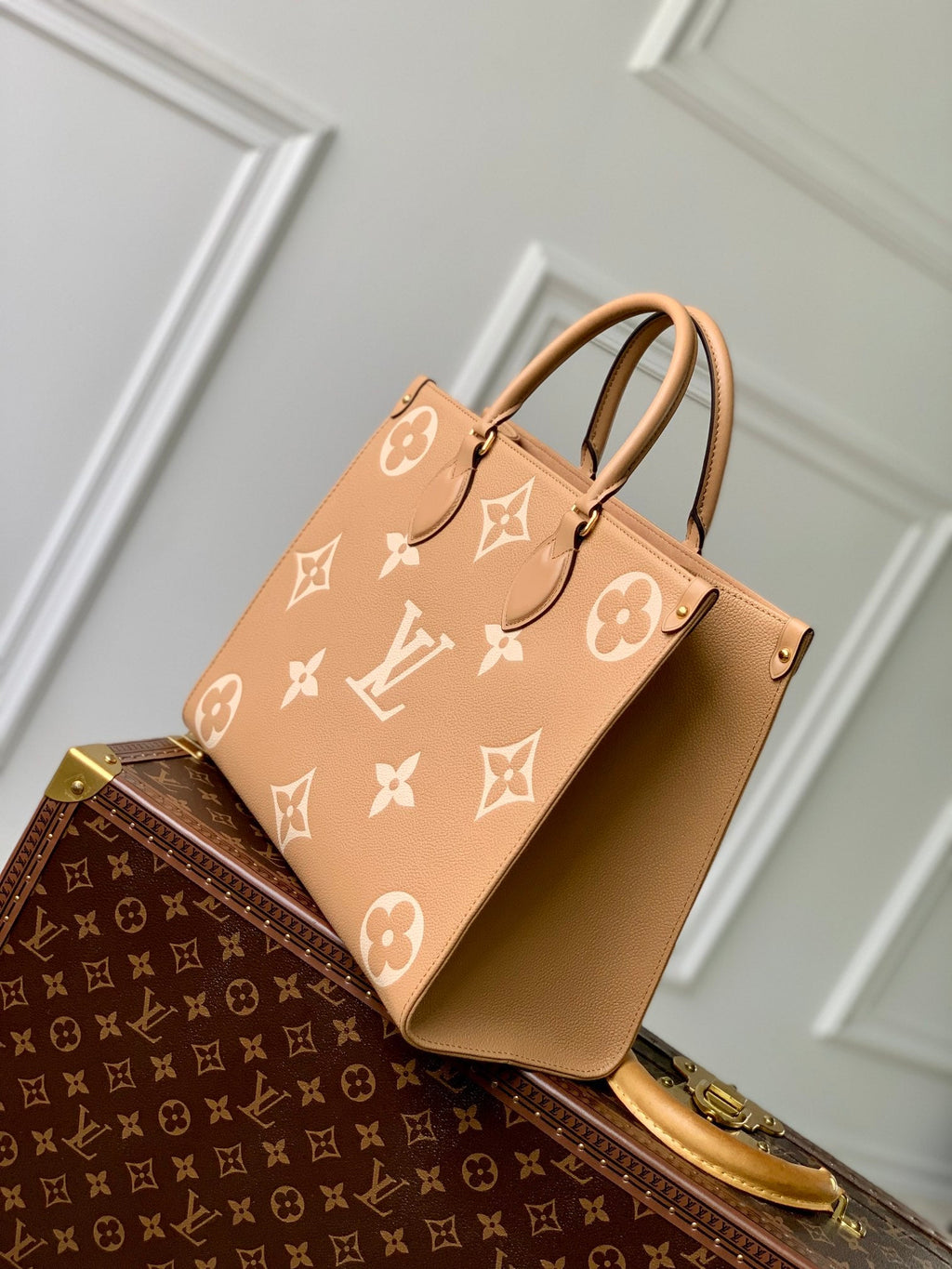 Louis Vuitton M45982 OnTheGo MM Tote Bag Beige - Default Title - View 2