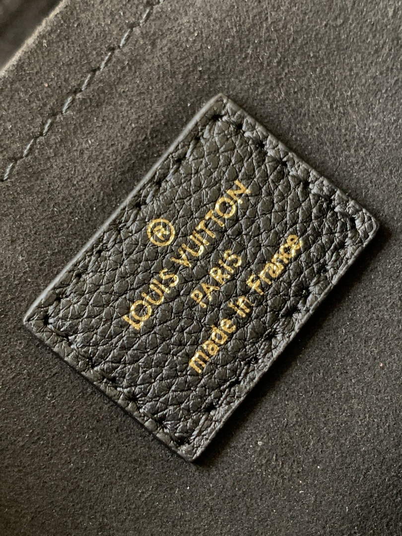 Louis Vuitton M46091 Bagatelle BB Shoulder Bag Leather Black - 24 x 18 x 7 cm / Black - View 9