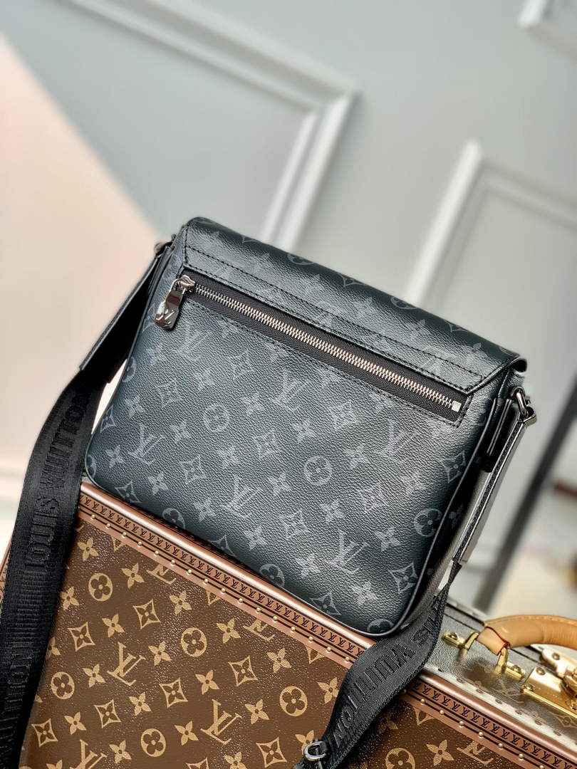 Louis Vuitton M46255 District PM Bag Monogram Eclipse Canvas