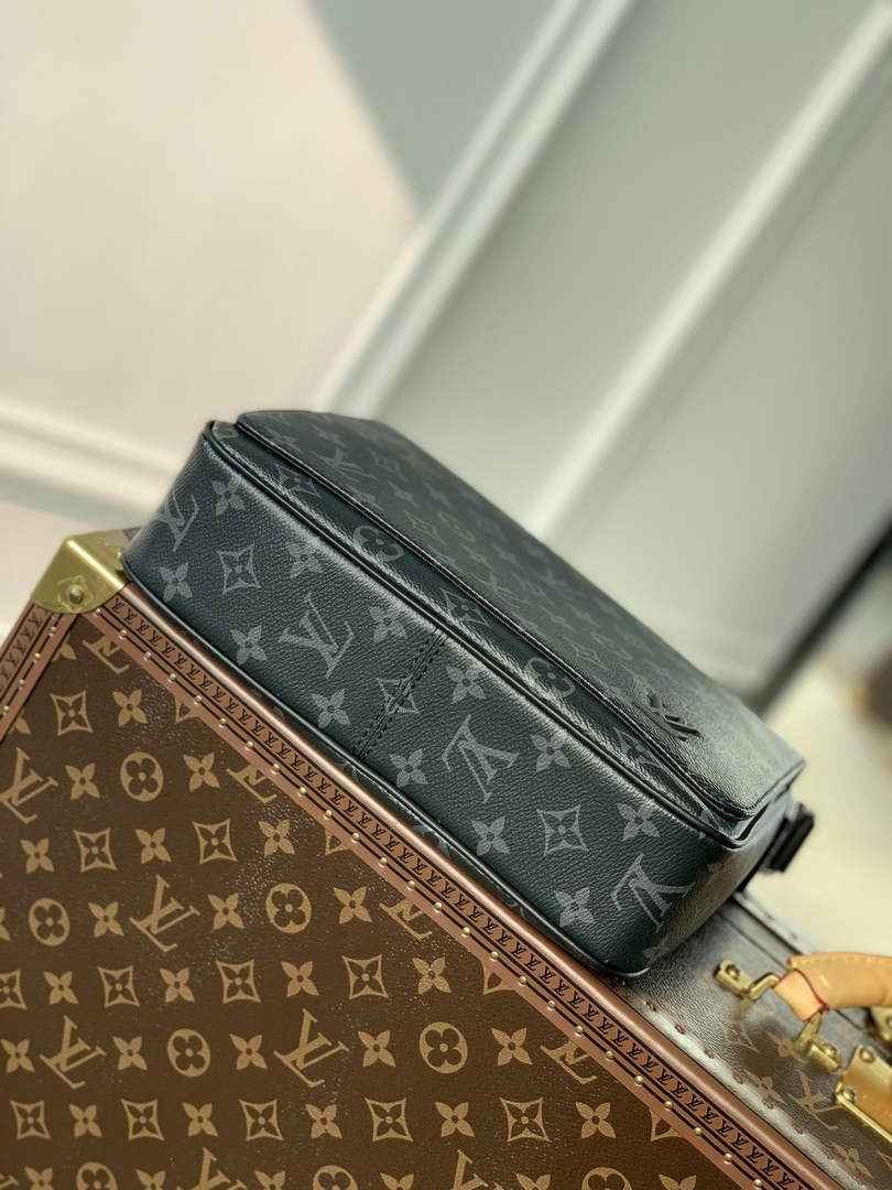 Louis Vuitton M46255 District PM Bag Monogram Eclipse Canvas