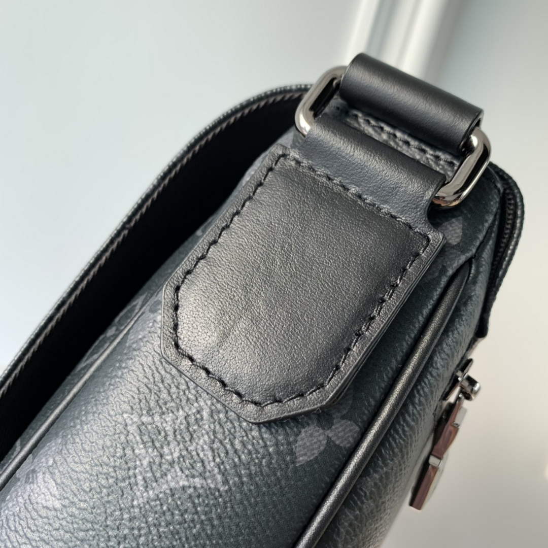Louis Vuitton M46255 District PM Bag Monogram Eclipse Canvas