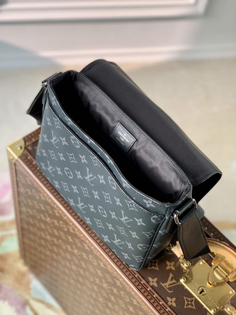 Louis Vuitton M46255 District PM Bag Monogram Eclipse Canvas