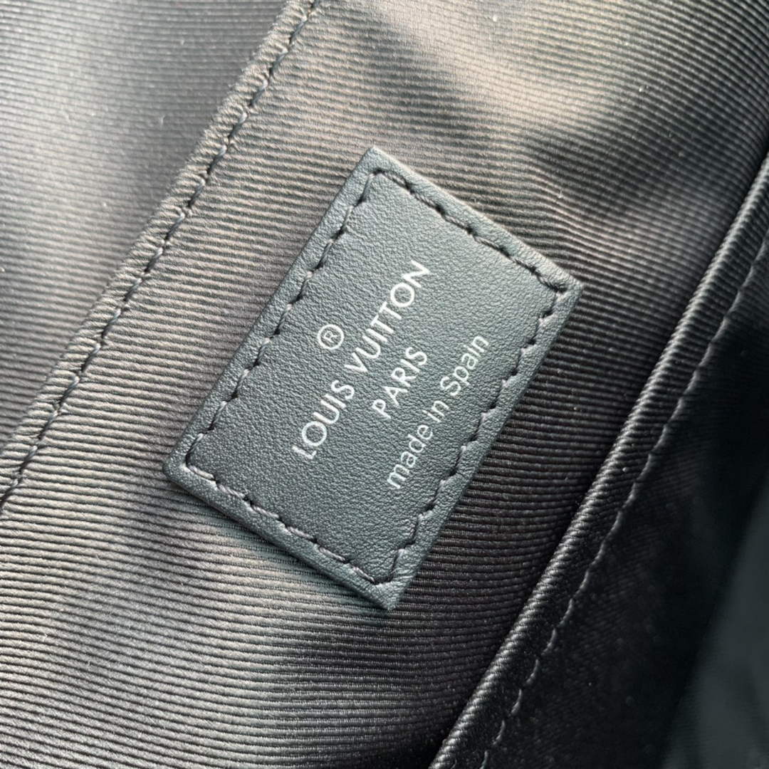 Louis Vuitton M46255 District PM Bag Monogram Eclipse Canvas