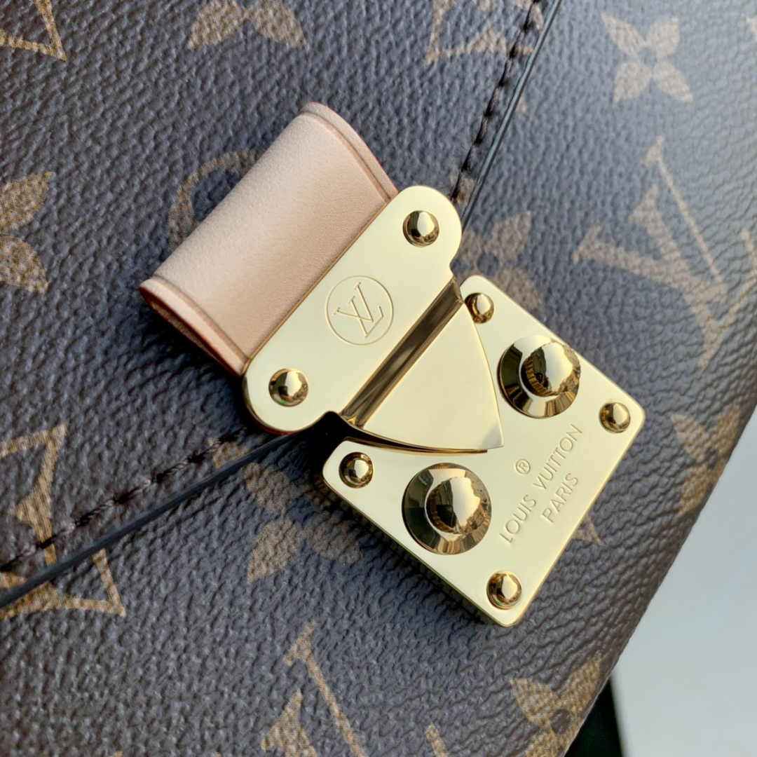 Louis Vuitton M46279 Pochette Métis East West Monogram Canvas