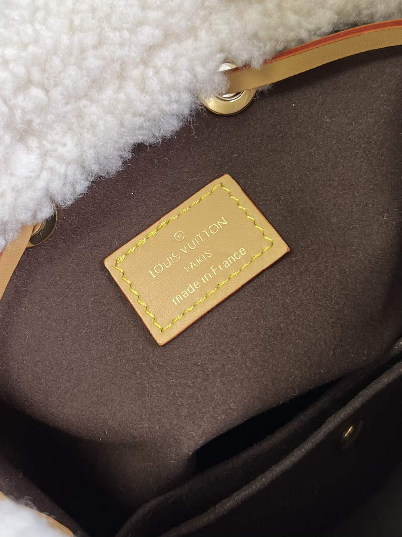 Louis Vuitton M46319 Néonoé BB Monogram Canvas - 20 x 20 x 13 cm / Monogram Canvas - View 9